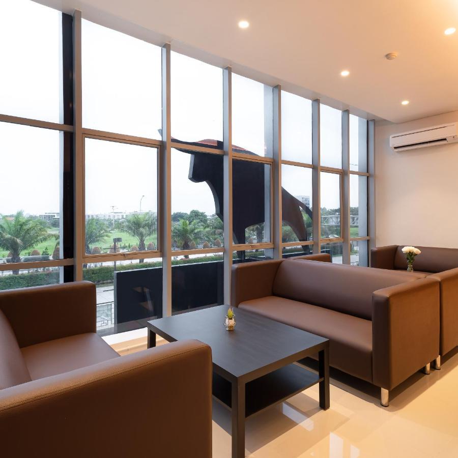The Risman Hotel At Jakarta Airport Cbc Tangerang Exterior photo