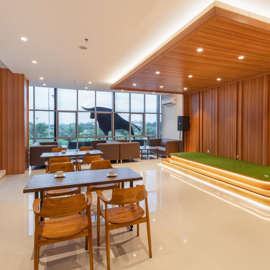 The Risman Hotel At Jakarta Airport Cbc Tangerang Exterior photo