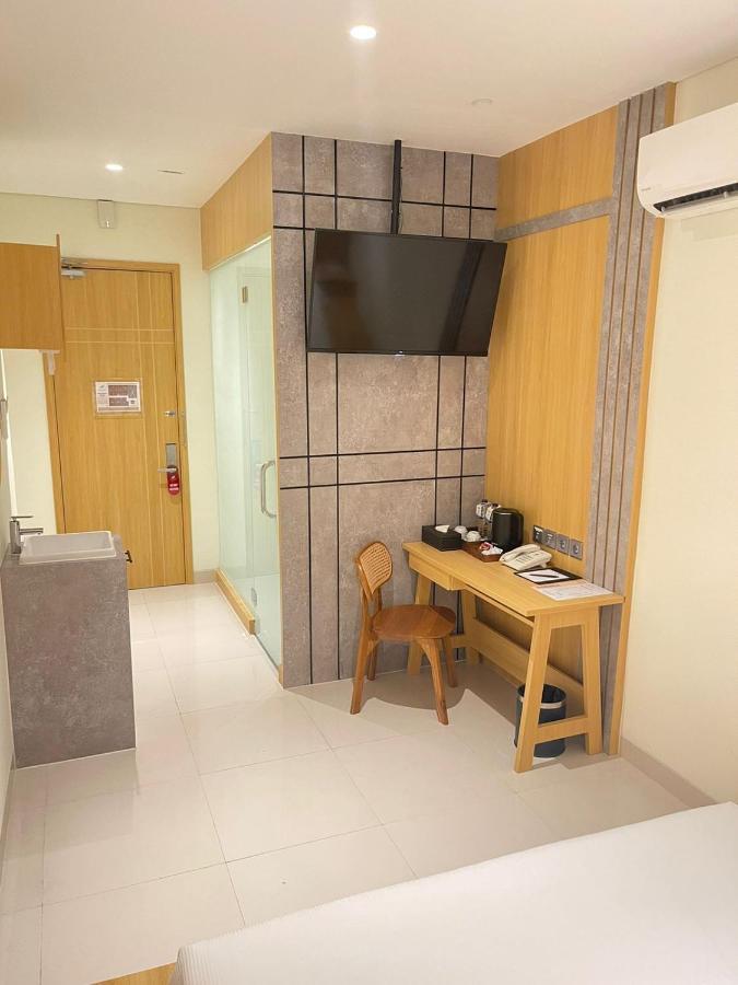 The Risman Hotel At Jakarta Airport Cbc Tangerang Exterior photo
