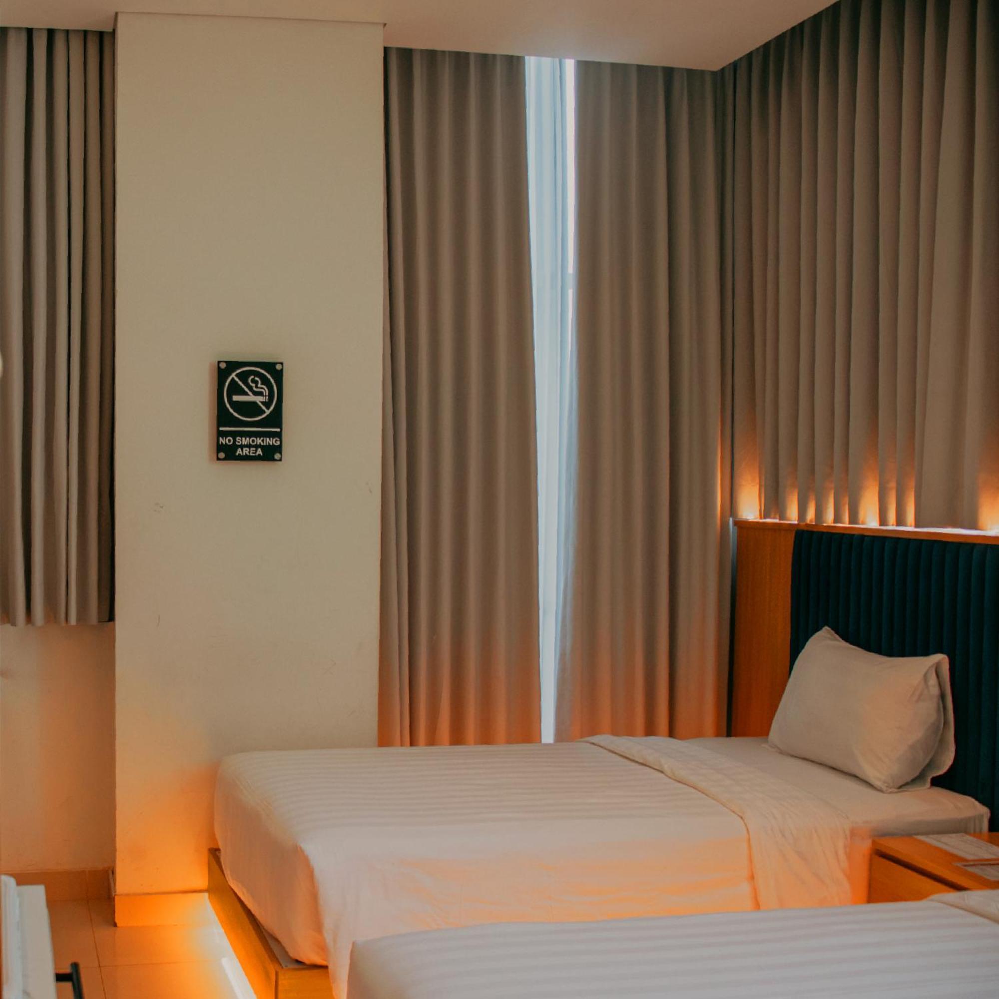 The Risman Hotel At Jakarta Airport Cbc Tangerang Exterior photo